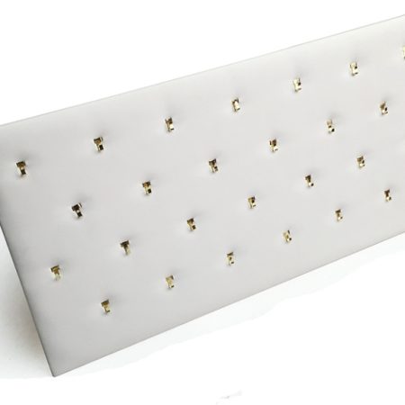 26 Hook Pendant pad w/easel White faux